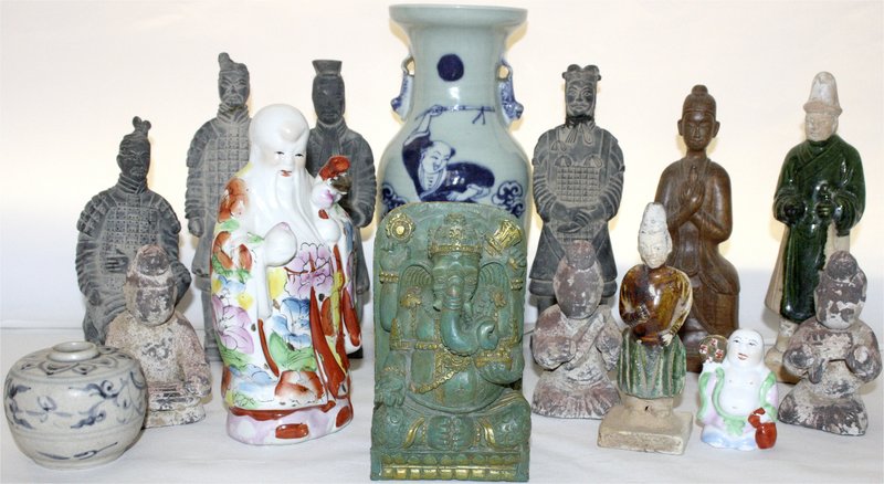 China
Varia
Interessanter Posten asiatischer Antiquitäten: 2 farbig glasierte ...