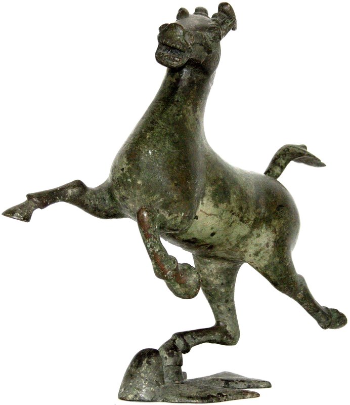 China
Varia
Wieherndes Bronzepferd auf schwalbenförmigem Fuß. Höhe 27 cm. Eine...