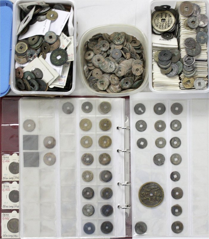China
Lots bis 1949
Hochinteressanter Posten altchinesischer Münzen und Amulet...