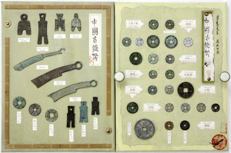 China
Lots bis 1949
Sammlung Altchina, aufgefädelt auf 2 Präsentationstafeln m...