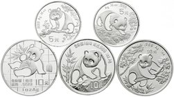 China
Lots der Volksrepublik China
5 Silbermünzen: 2 X 1/2 Unze Panda 1993 und 1994 und 3 X 1 Unze Panda 1989, 1990 und 1992. In Kapseln. Stempelgla...