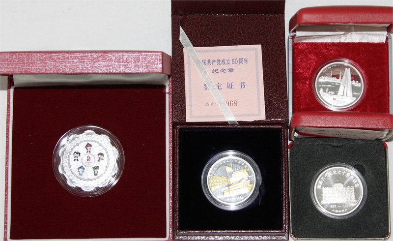 China
Lots der Volksrepublik China
4 moderne Medaillen in Originaletuis mit Ze...