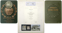 Indien
Republik, seit 1947
Bronze-Preisplakette inkl. Med. der Stufe Silber und gerahmtes Zertifikat 1989 für die DDR-Briefmarkensammlung v. D. Pete...