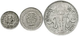 Thailand
Lots
3 Münzen: Baht BE 2460 = 1914, 2 1/2 und 5 Satang RS 116 = 1897. sehr schön, Letzterer vorzüglich/Stempelglanz