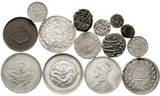 Lots Asien allgemein
14 ältere Münzen von Sinkiang, Yunnan, Kutch, Tibet, Dänisch Tranquebar, etc. schön bis vorzüglich