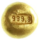 Goldbarren
Nuggetförmiger, kleiner Goldbarren mit Feinheitspunze 999,9. 2,01 g. vorzüglich