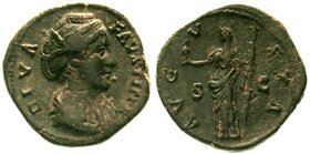 Kaiserzeit
Faustina senior, Gattin des Antoninus Pius, gest. 141
As, posthum 141/161. DIVA FAVSTINA. Drap. Brb. r./AVGVSTA SC. Vesta steht l. mit Pa...