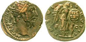 Kaiserzeit
Marcus Aurelius, 161-180
Dupondius 171/172. Kopf mit Strahlenbinde r./IMP VI COS III SC. Victoria steht l., hält Schild mit VIC GER. sehr...