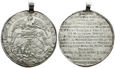 Sachsen-Albertinische Linie
Johann Georg II., 1656-1680
Taler 1680 auf seinen Tod. Fama mit 2 Posaunen über 2 Wappen/ Schrift, 28,72 g. sehr schön, ...