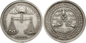 Sachsen-Albertinische Linie
Friedrich August I., 1694-1733
Silbermedaille o.J. von H. P. Großkurt. Auf die Ehe. Eine aus Wolken kommende Waage, in d...