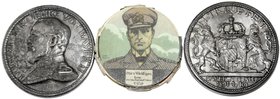 Erster Weltkrieg
"Bayernthaler", versilberte Steckmedaille 1914/16 von Richard Klein, München. 52 mm. Mit 24 Einlage-Bildchen (nur noch zum Teil zusa...