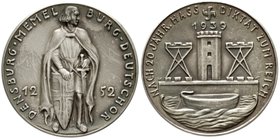 Münchner Medailleure
Karl Goetz
Silbermedaille 1939. Nach 20 jährigem Hass - Diktat zum Reich. Rand: Bayer. Hauptmünzamt Silber 900 f. 36 mm. 19,51 ...