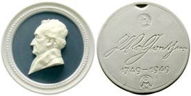 Personenmedaillen
Goethe, Johann Wolfgang von *1749 Frankfurt, +1832
Porzellanmedaille (weiß mit blauem Spiegel) 1949 auf seinen 200. Geburtstag. Go...