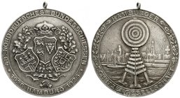 Schützenmedaillen
Hamburg
Tragbare Silber-Prämienmedaille 1926 a.d. 48. Norddeutsche Bundesschießen in Hamburg, Punze 990, 40 mm, 21,22 g. sehr schö...