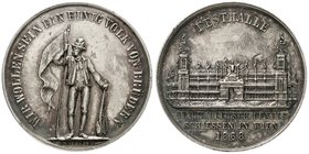 Schützenmedaillen
Wien
Silbermedaille 1868 von Kleeberg. Auf das III. Deutsche Bundesschießen in Wien. Ansicht der Festhalle/stehender Schütze mit F...