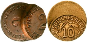 Lots allgemein
2 Stück: 2 Pfennig 1874 A mit ca. 65% versetztem Doppelschlag, Weimar 10 Pfennig A ca. 35% dezentriert geprägt. sehr schön/vorzüglich...