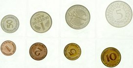 Kursmünzensätze
1 Pfennig - 5 Deutsche Mark, 1964-2001
1967 F. O.B.H. Auflage nur 1600 Sätze. Polierte Platte