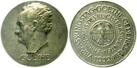 Deutschland
Weimarer Republik, 1919-1933
Ehrenpreis des Reichspräsidenten 1932 von Bosselt. Goethe. 76 mm, Bronze. sehr schön/vorzüglich