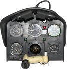 Sonstige militär. Gegenstände
Armaturenbrett und Steuerknüppel aus dem Cockpit des französischen Hubschraubers "Alouette II". Hubschrauber wie dieser...