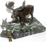 Skulpturen und Plastiken
3 Bronzeskulpturen: Elch auf grüner Marmorplatte (Höhe insgesamt 21 cm), Rehkitz ("Bambi?", auf Sockel, Höhe insgesamt 12 cm...