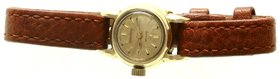 Uhren
Armbanduhren
Damenarmbanduhr OMEGA Modell "Ladymatic". Gehäuse Stahl vergoldet. Mit Lederarmband. Zifferblatt 15 mm. funktionstüchtig
