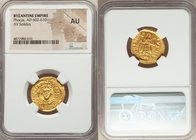 Phocas (AD 602-610). AV solidus (21mm, 7h). NGC AU. Constantinople, 10th officina, AD 607-609. d N N FOCAS-PЄRP AVG, crowned, draped and cuirassed bus...