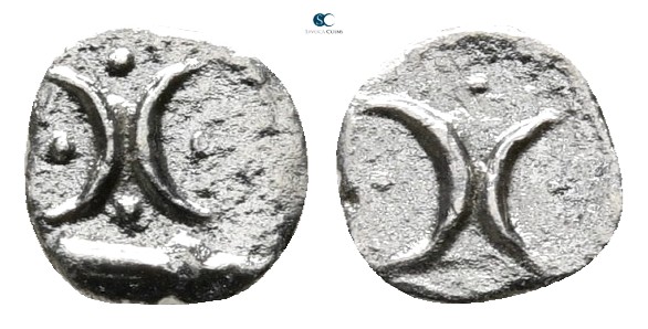 Calabria. Tarentum circa 280-228 BC. 
Hemiobol AR

6 mm., 0,14 g.

Two cres...