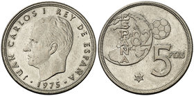 1975*80. Juan Carlos I. 5 pesetas. (Cal. 124). 5,71 g. Error del Mundial. Escasa. EBC.