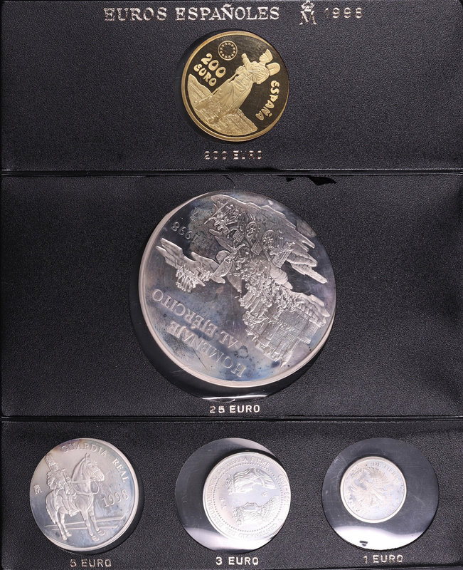1997 a 1998. Álbum con las 51 monedas de estos años, incluye la III serie iberoa...