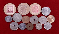 Lote de 12 monedas de la II República y Guerra Civil y 3 cartones con sello pegado. A examinar. MBC-/S/C-.