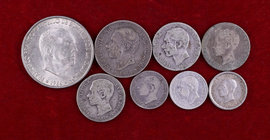 1876 a 1966. 50 (tres) céntimos, 1 (tres), 2 y 100 pesetas. Lote de 8 monedas. RC/S/C.