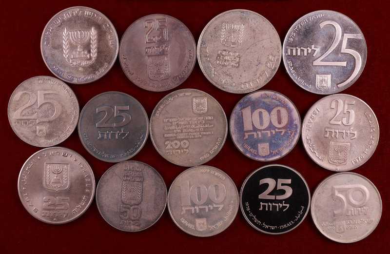 1974 a 1980. Israel. 25 (nueve), 50 (dos), 100 (dos) y 200 lirot. Lote de 14 mon...