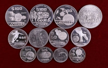 1986. México. 25 (cuatro), 50 (cuatro) y 100 pesos (cuatro). Mundial de fútbol. Lote de 12 monedas. A examinar. S/C/Proof.