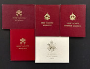 1956 a 1978. Vaticano. 500 (cuatro) y 1000 liras. Lote de 5 carteritas oficiales, una de Juan Pablo I y el resto de Sedes Vacantes. A examinar. S/C.