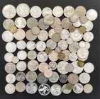 Conjunto de 100 monedas de diversos países, casi todas en plata. Muy interesante. A examinar. S/C-/Proof.