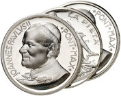 s/d (1978-2005). Vaticano. Juan Pablo II. Ø 30 mm. Plata. Lote de 3 medallas, anversos: Busto del Papa, reversos: N. Sra. de Czestochowa (Polonia), Pl...