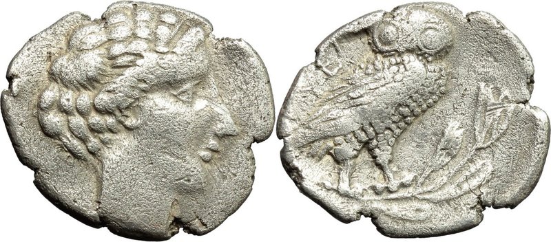 Greek Italy. Northern Lucania, Velia. AR Drachm, 440-400 BC. D/ Head of nymph ri...