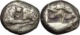Greek Asia. Kings of Lydia. Kroisos (560-546 BC). AR Siglos of Half Stater, Sardeis mint. D/ Confronted foreparts of lion right, with extended right f...