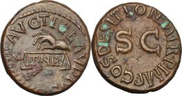 Claudius (41-54). AE Quadrans, c. 41-42 AD. D/ TI CLAVDIVS CAESAR AVG. Hand holding scales; in field, P.N.R. R/ PON M TR P IMP COS DES IT around large...