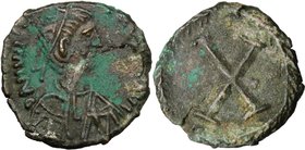 Justinian I (527-565). AE Decanummium, Rome mint. D/ DN IVSTINIANVS P AVI. Diademed, draped and cuirassed bust right. R/ Large X within wreath. D.O.-;...