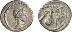 32-Jules César (100-44)
 L. Mussidius Longus - Denier - Rome (42)
 Av. : Tête laurée de César à droite.
 Rv. : Gouvernail, globe, corne d’abondance...