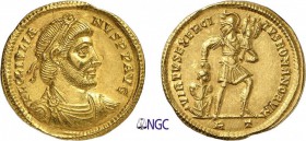 82-Julien II (360-363)
 Solidus - Rome (361-363)
 Av. : Buste diadémé, drapé et cuirassé de Julien à droite.
 Rv. : Julien II en habit militaire ma...