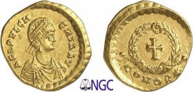 102-Pulchérie (414-453)
 Tremissis - Constantinople (414-453)
 Av. : Buste diadèmé de Pulchérie à droite.
 Rv. : Croix dans une couronne de laurier...