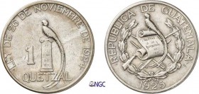 843-Guatemala
 République (1821 à nos jours)
 1 quetzal - 1925 Philadelphie.
 Très rare.
 Légèrement nettoyé.
 33.33g - KM 242
 TTB à Superbe - ...