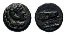 Kings of Macedon. Uncertain mint. Alexander III "the Great" 336-323 BC. 1/4 Unit AE. Head of Herakles right, wearing lion skin / ΑΛΕΞΑΝΔΡΟΥ, quiver ab...