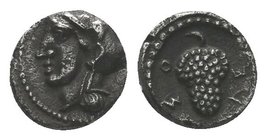 Cilicia, Soloi AR Obol. 425-400 BC. Head of Amazon left, wearing pointed cap / Grape bunch. SNG Levante 42 = SNG von Aulock 5860.
Diameter: 10mm
Wei...