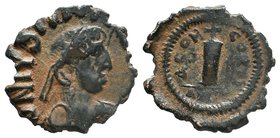 Justin I. 518-527 AD. Æ Decanummium . Antioch mint. Diademed, draped and cuirassed bust right / Large I surmounted by cross: cross to left and to righ...