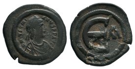 Justinian I. 527-565. Æ Pentanummium . Constantinople mint, 1st officina. Struck 538-542. Pearl-diademed, draped, and cuirassed bust right / Large Є; ...