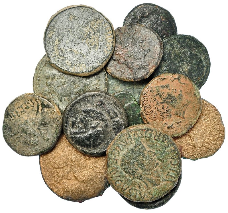 Lote de 15 monedas ibéricas y 2 hispano-romanas: unidad (7), as (5), semis (2) y...