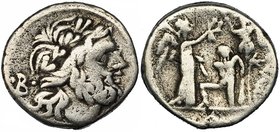 FUNDANIA. Quinario. Roma (101 a.C.). A/ Cabeza de Júpiter a der.; detrás •B•. R/ Victoria coronando trofeo con cárnix galo y delante cautivo; ley. C. ...
